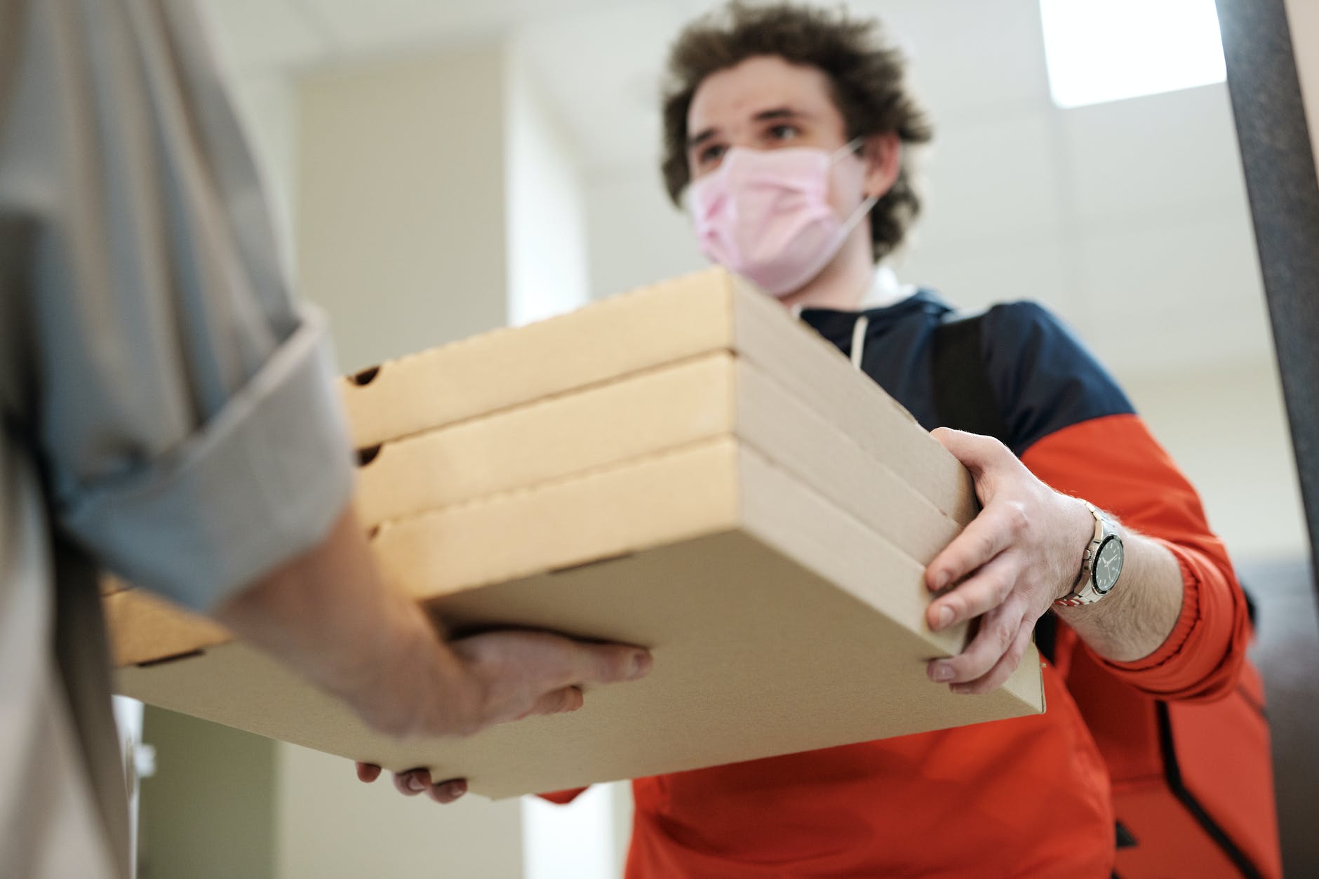 Massachusetts Delivery Driver Alleges FLSA Violations in Suit
